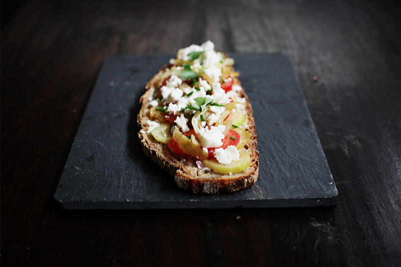 tartine-courgettes-tomates-chevres-moodfeather-01